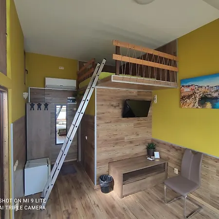 Hemingway In Happy 3*