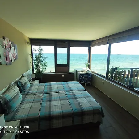 Hemingway In Happy Vendégház Várna