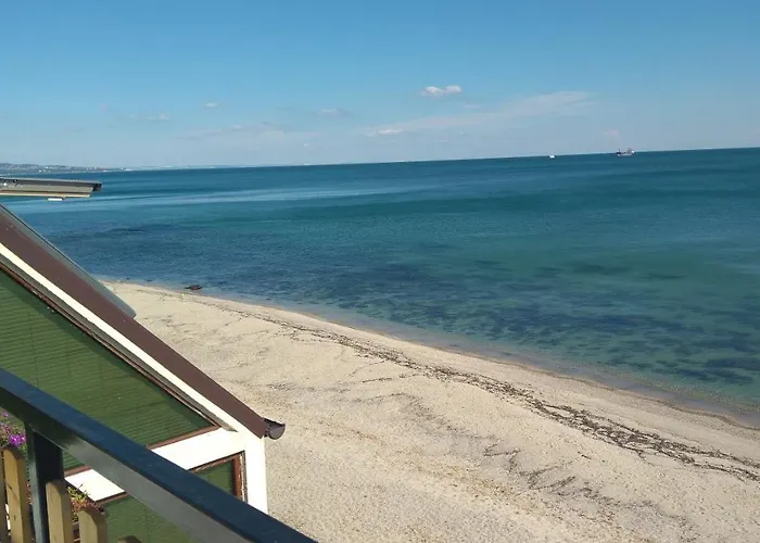 Hemingway In Happy 3*