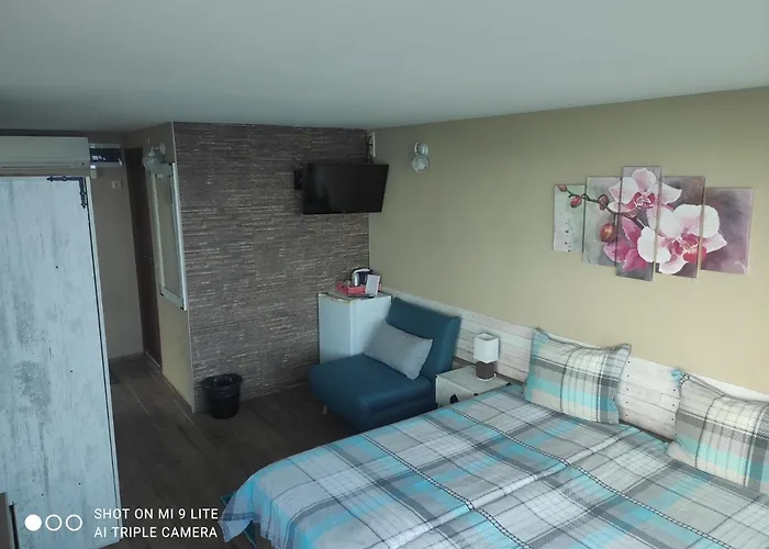 Pensionat Hemingway In Happy Varna