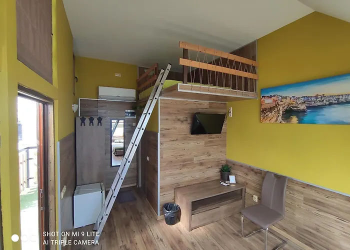 Hemingway In Happy 3*