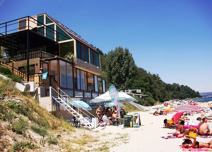 Hemingway In Happy Pensionat 3*