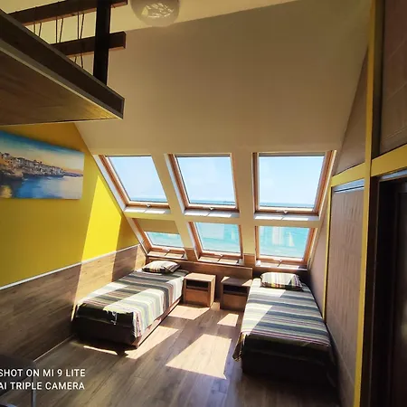 Hemingway In Happy Πανσιόν Βάρνα