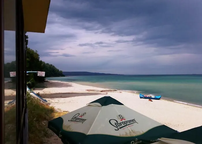 Hemingway In Happy Pensionat 3*